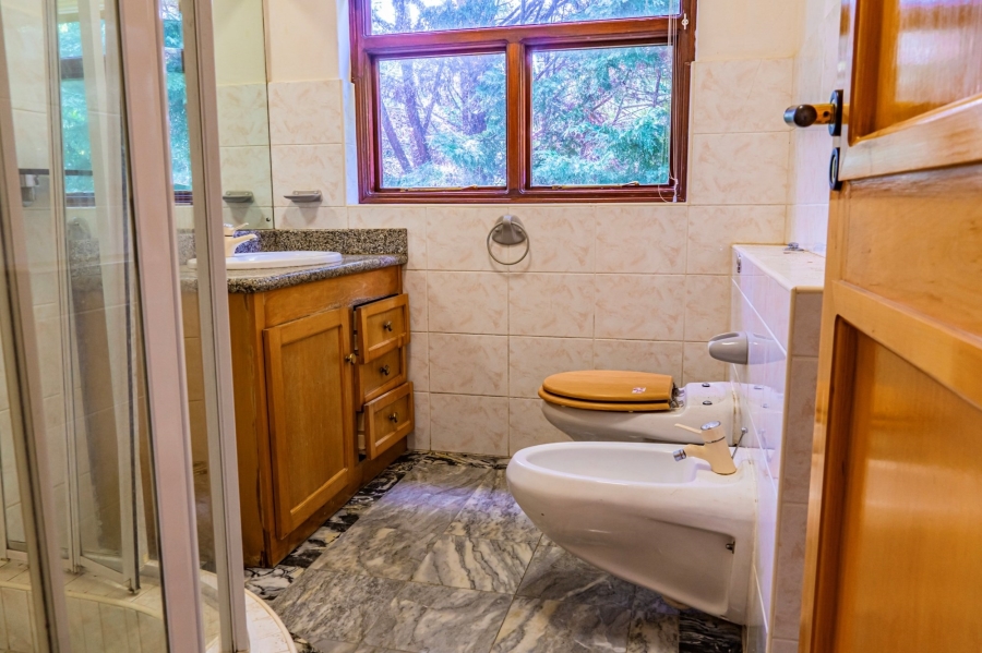 9 Bedroom Property for Sale in Bishopscourt Western Cape